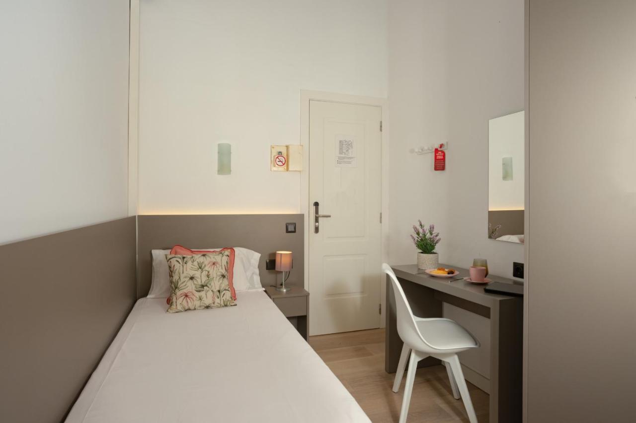Antonios Hostal シッチェス エクステリア 写真